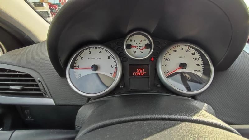 Peugeot 207, снимка 10 - Автомобили и джипове - 52318611