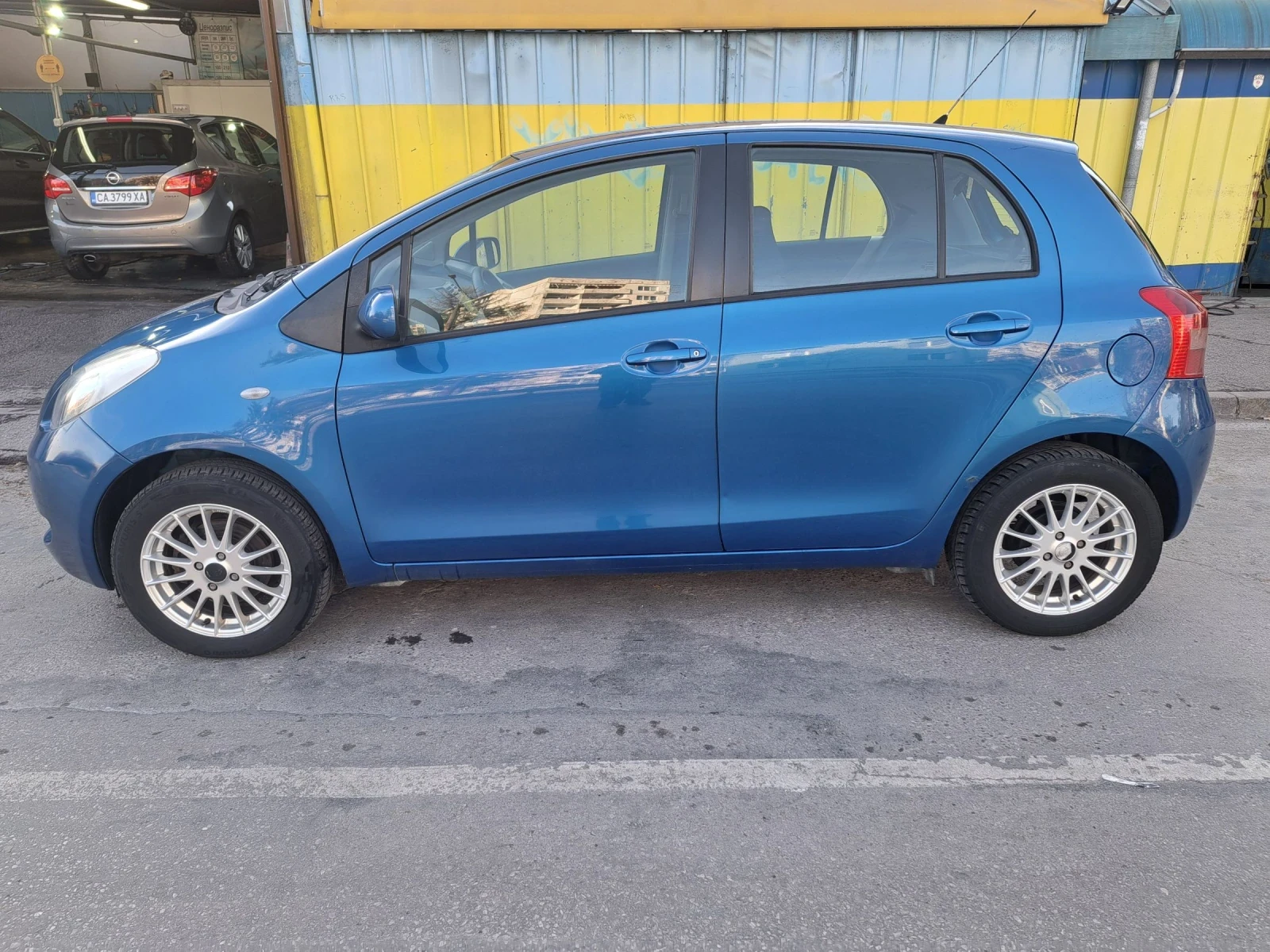 Toyota Yaris 1.0VVT - изображение 8