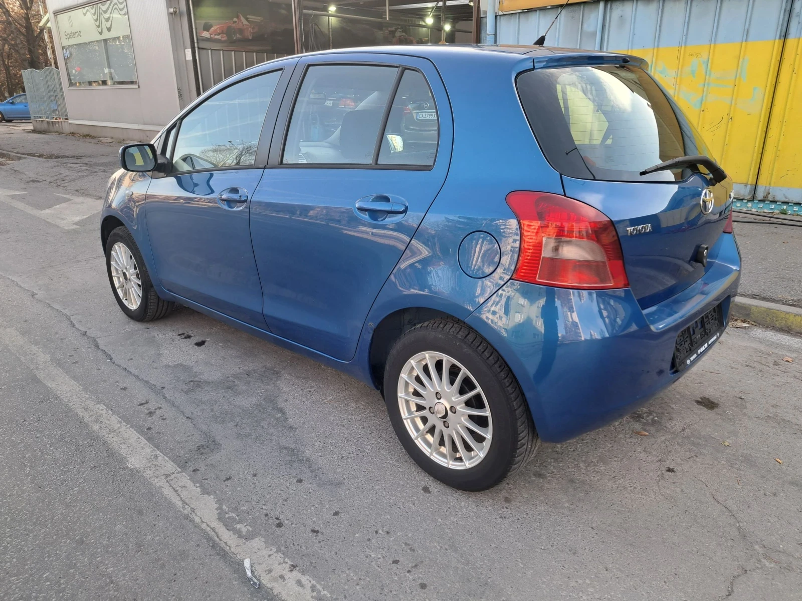 Toyota Yaris 1.0VVT - изображение 7