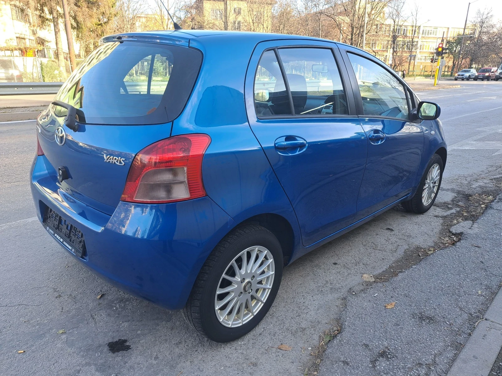 Toyota Yaris 1.0VVT - изображение 5