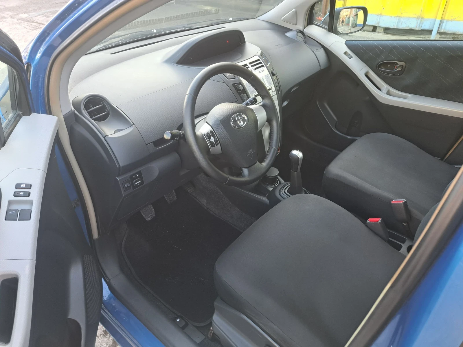 Toyota Yaris 1.0VVT - изображение 9