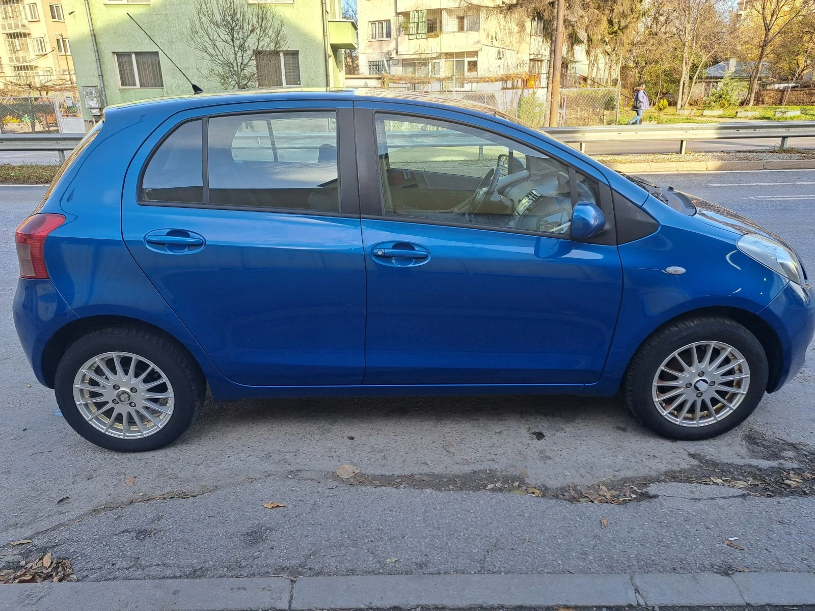 Toyota Yaris 1.0VVT - изображение 4