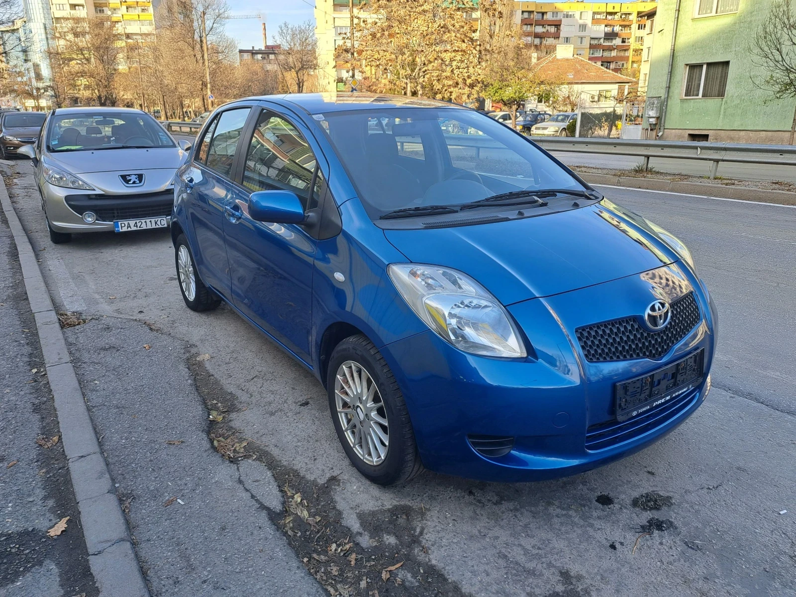 Toyota Yaris 1.0VVT - изображение 3