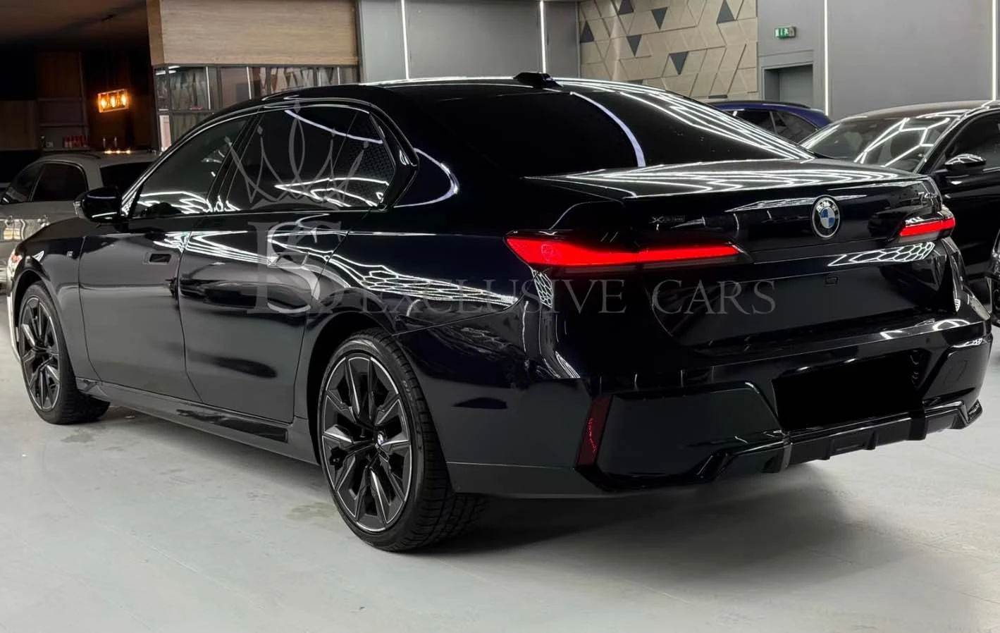 BMW 740 xDRIVE* M-SPORT PRO* SKY LOUNGE* ОБДУХВАНЕ* МАСАЖ* - изображение 4