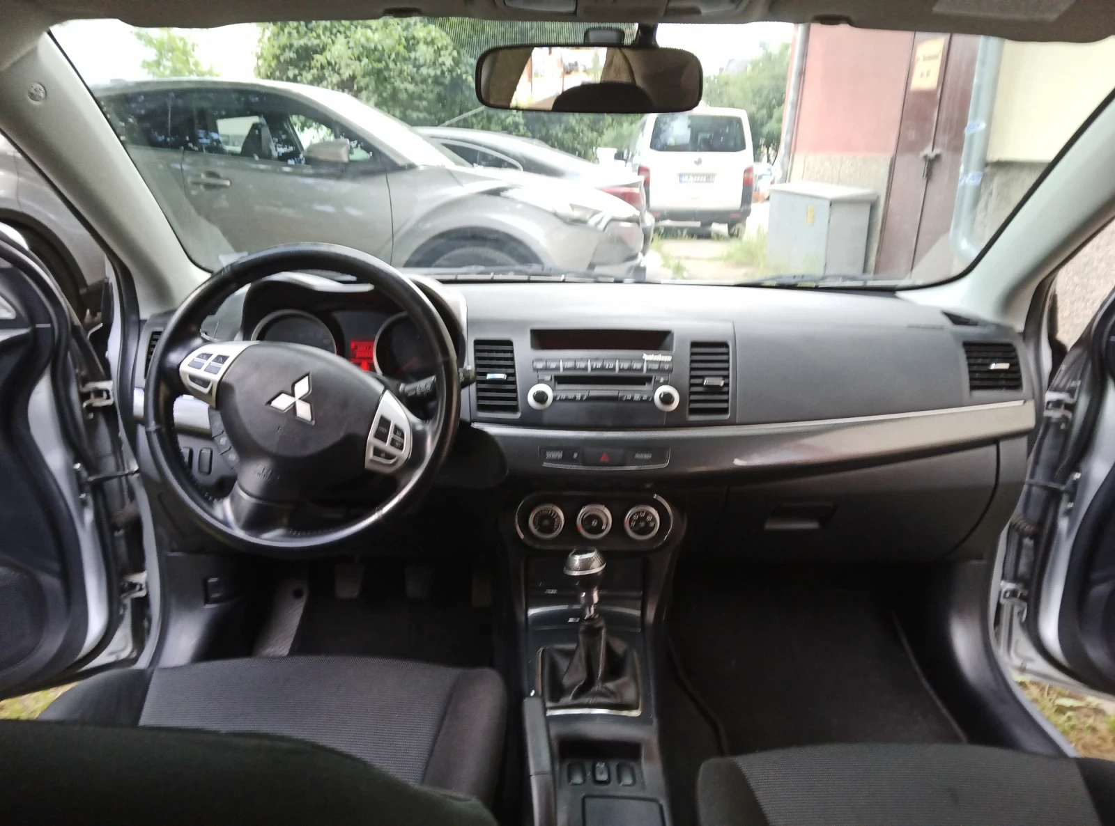 Mitsubishi Lancer Спортбек, снимка 10 - Автомобили и джипове - 55008390