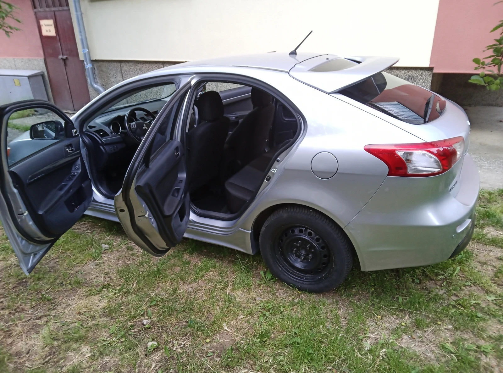 Mitsubishi Lancer Спортбек, снимка 9 - Автомобили и джипове - 55008390