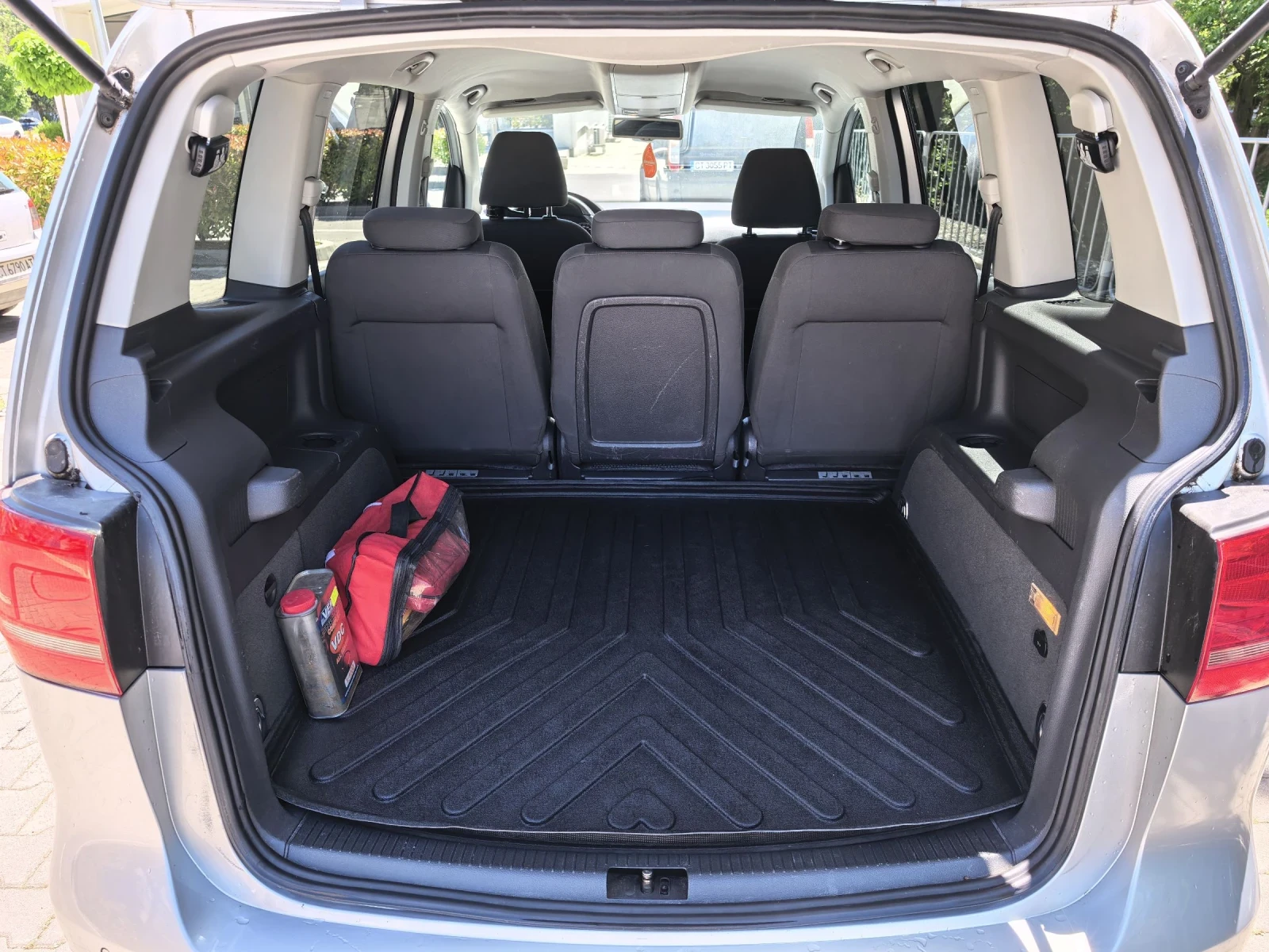 VW Touran 1.6tdi , снимка 11 - Автомобили и джипове - 54730307