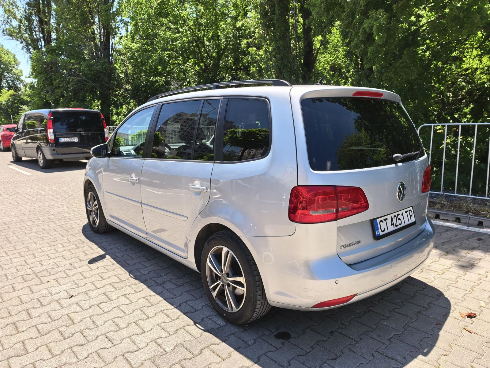 VW Touran 1.6tdi , снимка 6 - Автомобили и джипове - 54730307