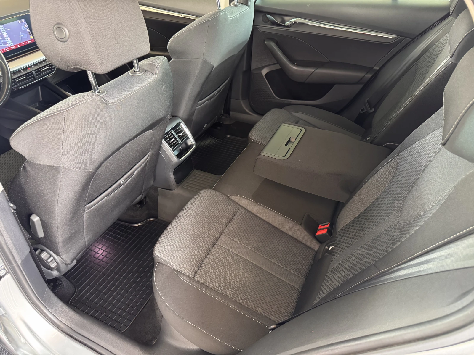Skoda Octavia Style/2.0TDI/150K.C./7AT, снимка 9 - Автомобили и джипове - 54823221