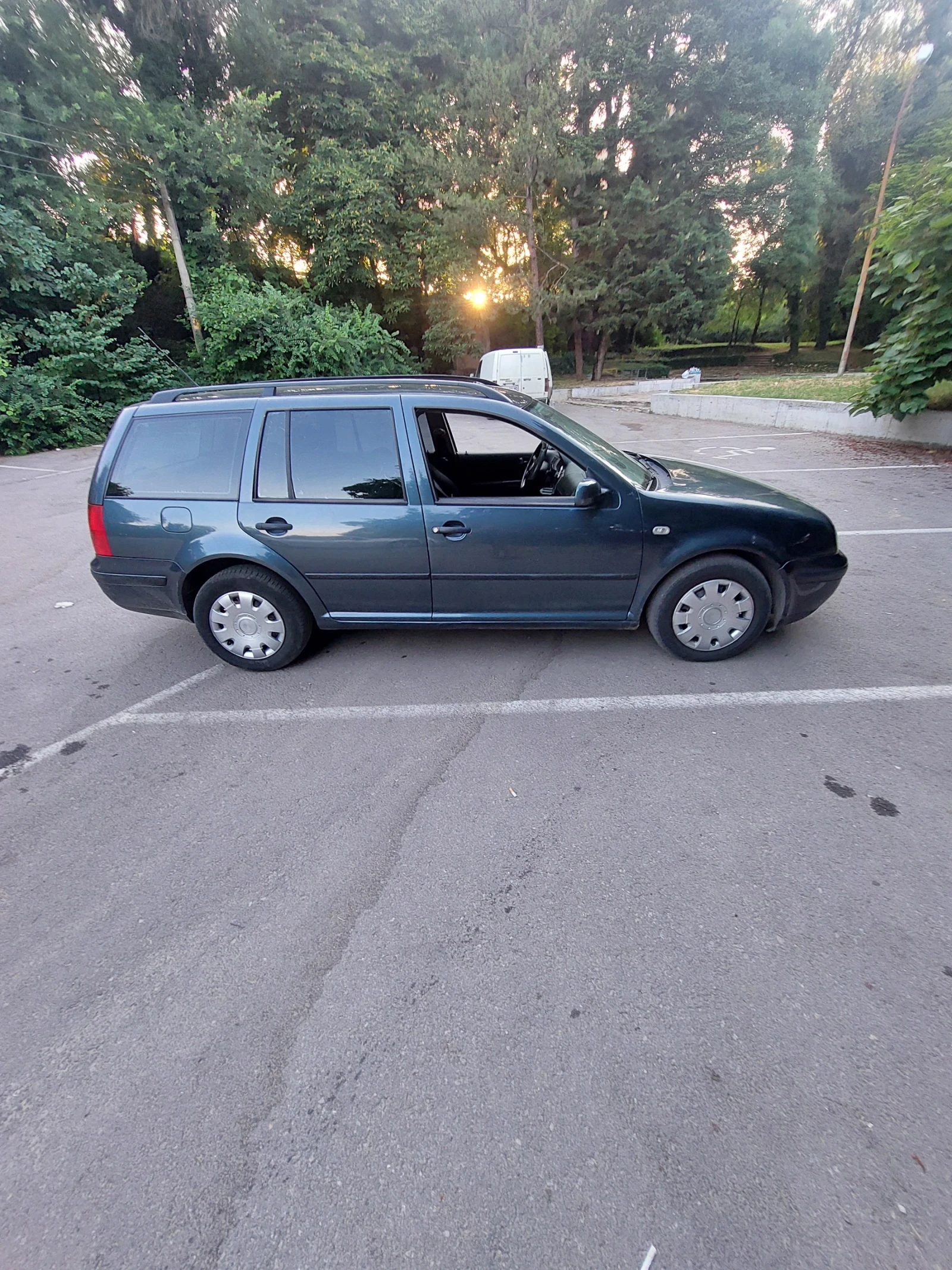 VW Golf 1.9тди, снимка 3 - Автомобили и джипове - 55155392