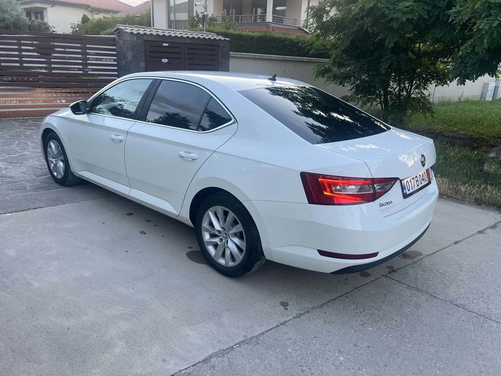 Skoda Superb 2.0 tdi 150кс, снимка 5 - Автомобили и джипове - 55123934