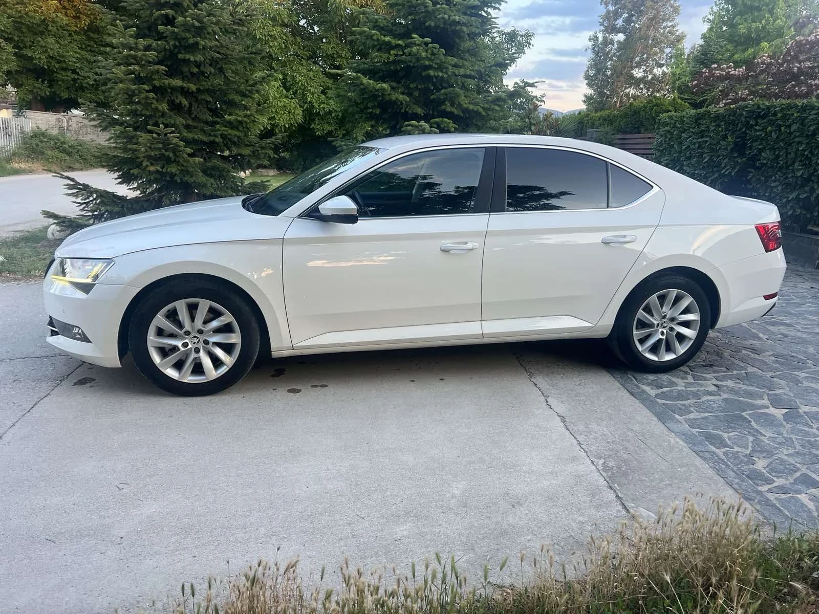 Skoda Superb 2.0 tdi 150кс, снимка 8 - Автомобили и джипове - 55123934