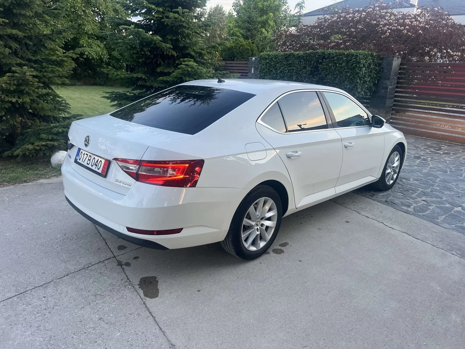 Skoda Superb 2.0 tdi 150кс, снимка 4 - Автомобили и джипове - 55123934