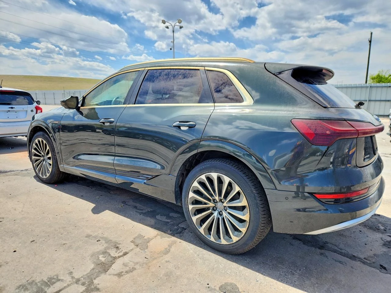 Audi E-Tron Prestige, снимка 2 - Автомобили и джипове - 55140037