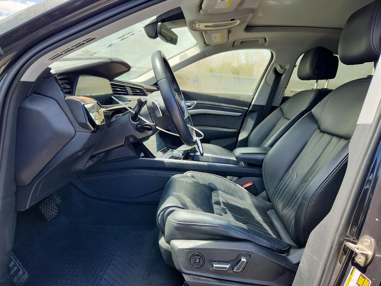 Audi E-Tron Prestige, снимка 7 - Автомобили и джипове - 55140037