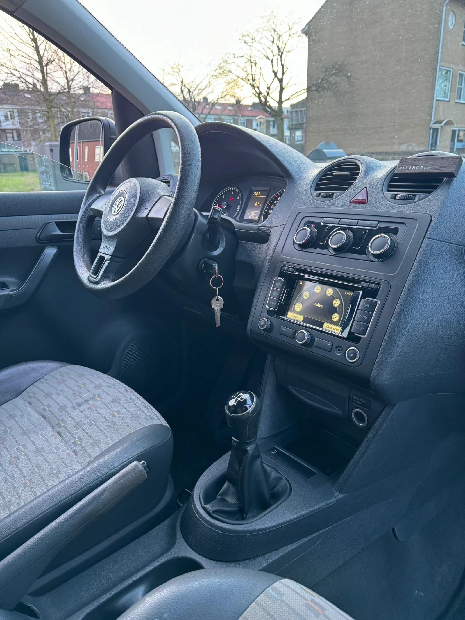 VW Caddy Maxi 1.6 TDI 102�� | Mobile.bg � ����������� 5