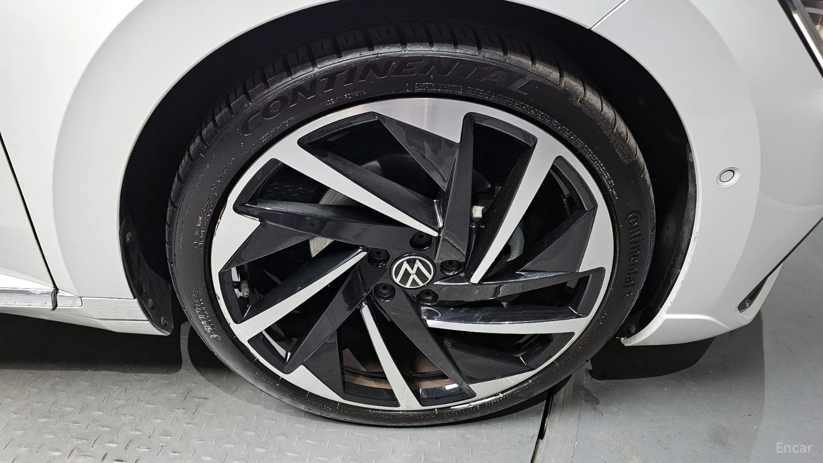 VW Arteon 2.0TDI* RLINE* 4MOTION* DISTRONIC* МАСАЖИ* 360* , снимка 16 - Автомобили и джипове - 55547188