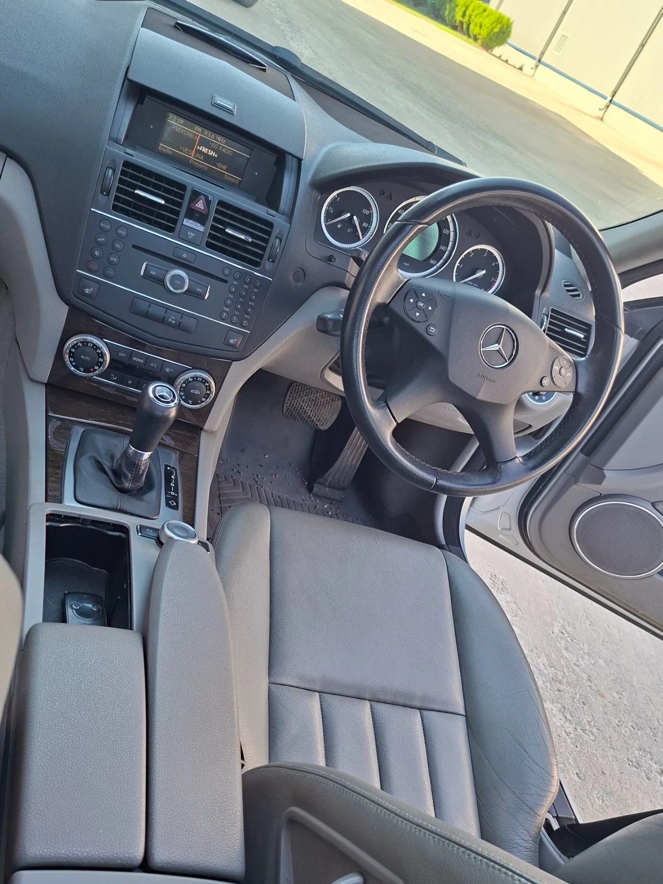 Mercedes-Benz C 320, снимка 10 - Автомобили и джипове - 55829377