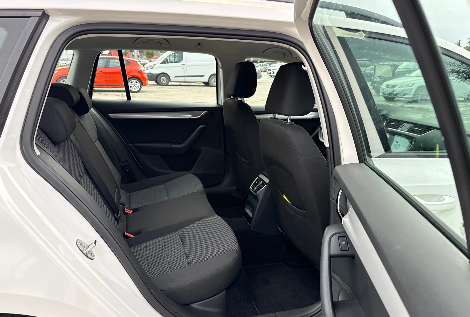 Skoda Octavia 2.0///150p.s///Android Auto///CARPLAY///, снимка 13 - Автомобили и джипове - 56273671