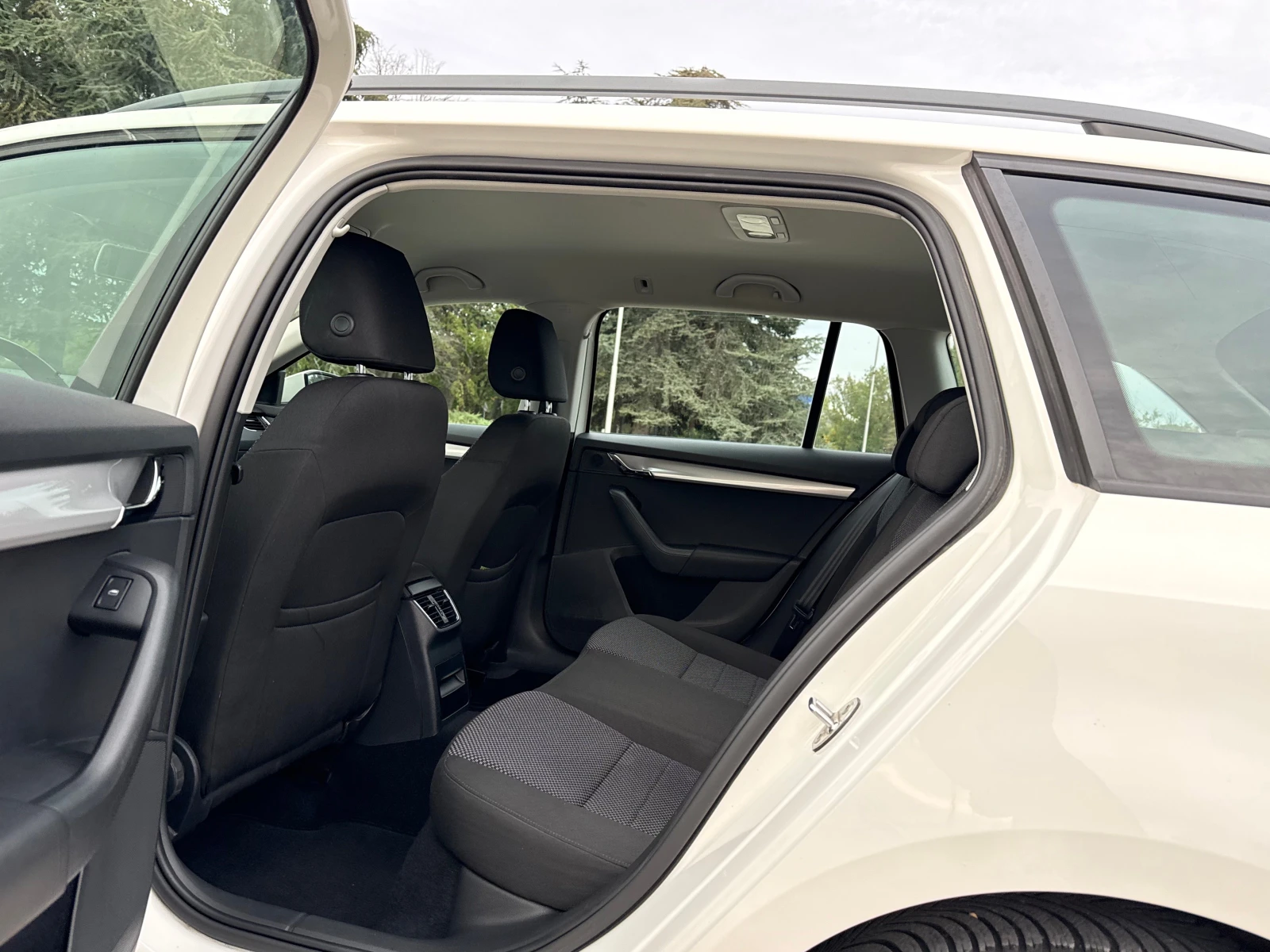 Skoda Octavia 2.0///150p.s///Android Auto///CARPLAY///, снимка 12 - Автомобили и джипове - 56273671