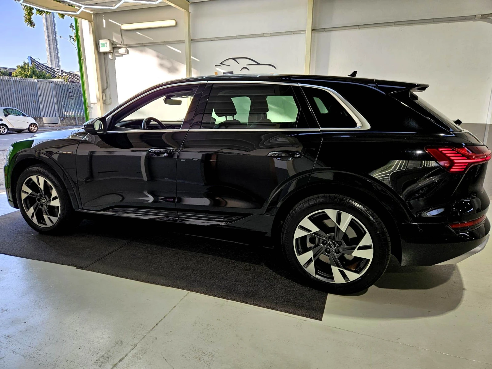 Audi E-Tron 55 quattro S line, снимка 4 - Автомобили и джипове - 56736615