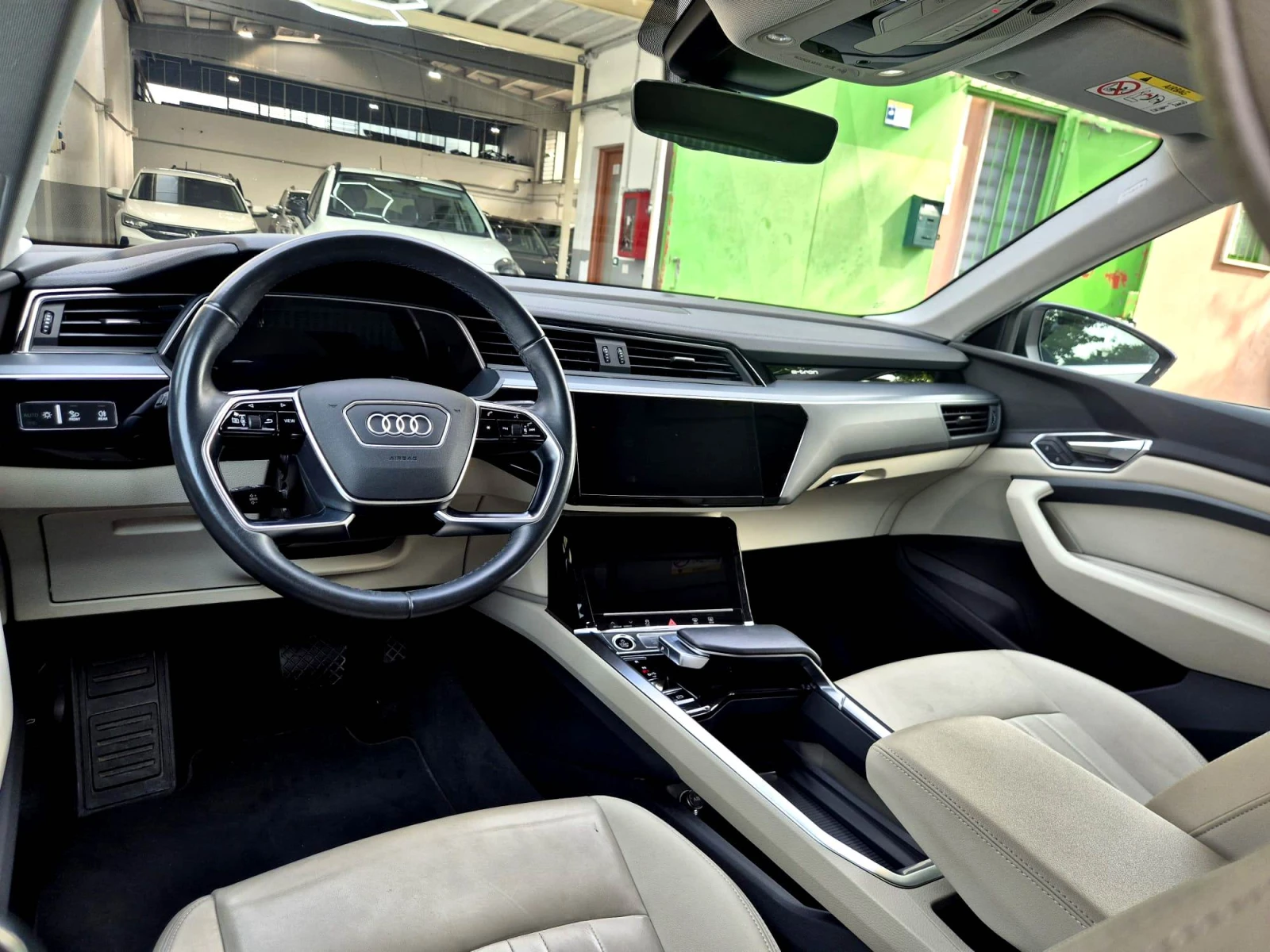 Audi E-Tron 55 quattro S line, снимка 8 - Автомобили и джипове - 56736615