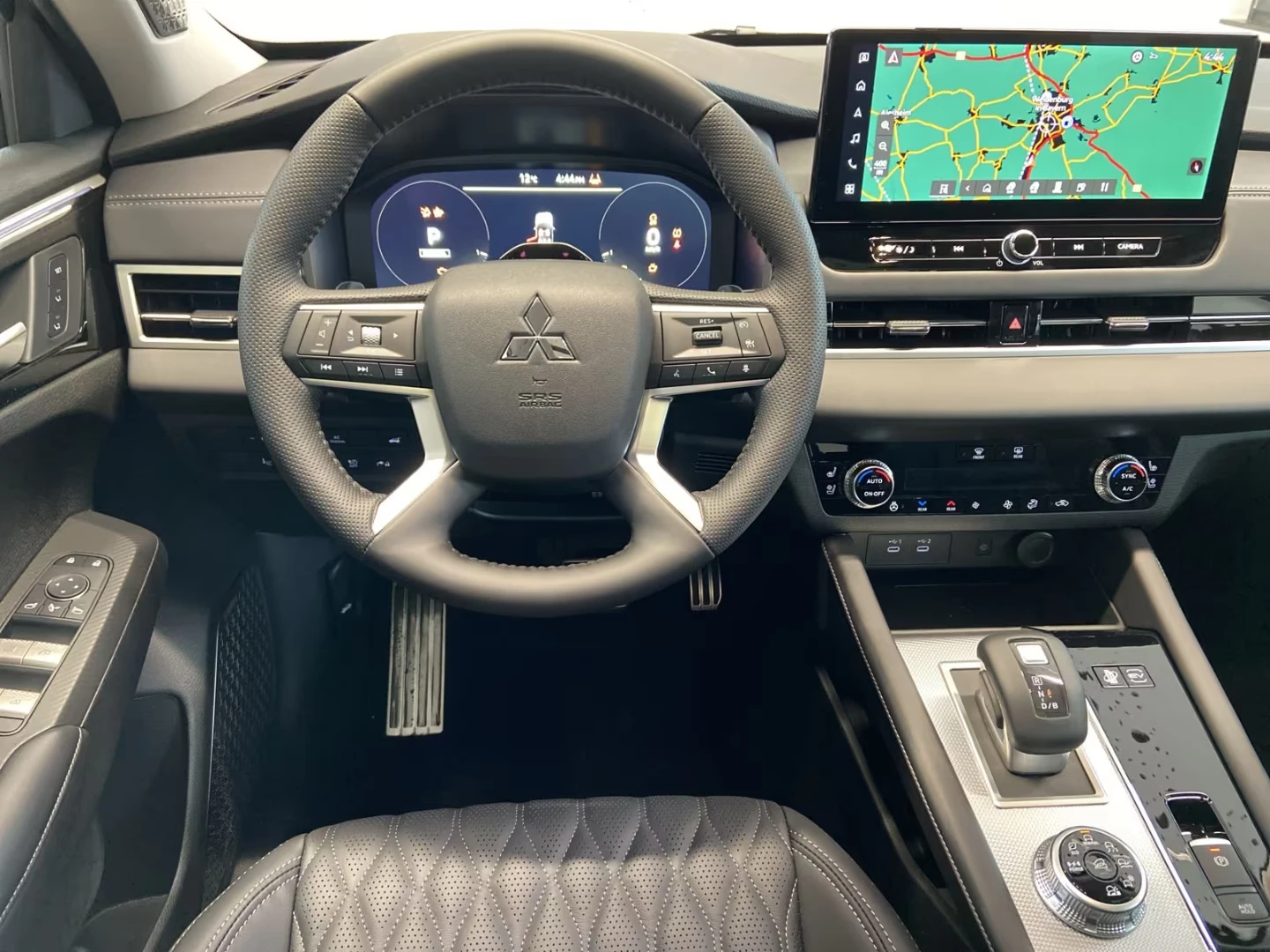 Mitsubishi Outlander 2.4PHEV/306HP/TOP/PANO/360/HUD/MEMO/YAMAHA/666gpr, снимка 8 - Автомобили и джипове - 52739841
