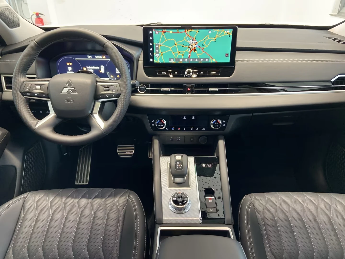Mitsubishi Outlander 2.4PHEV/306HP/TOP/PANO/360/HUD/MEMO/YAMAHA/666gpr, снимка 7 - Автомобили и джипове - 52739841