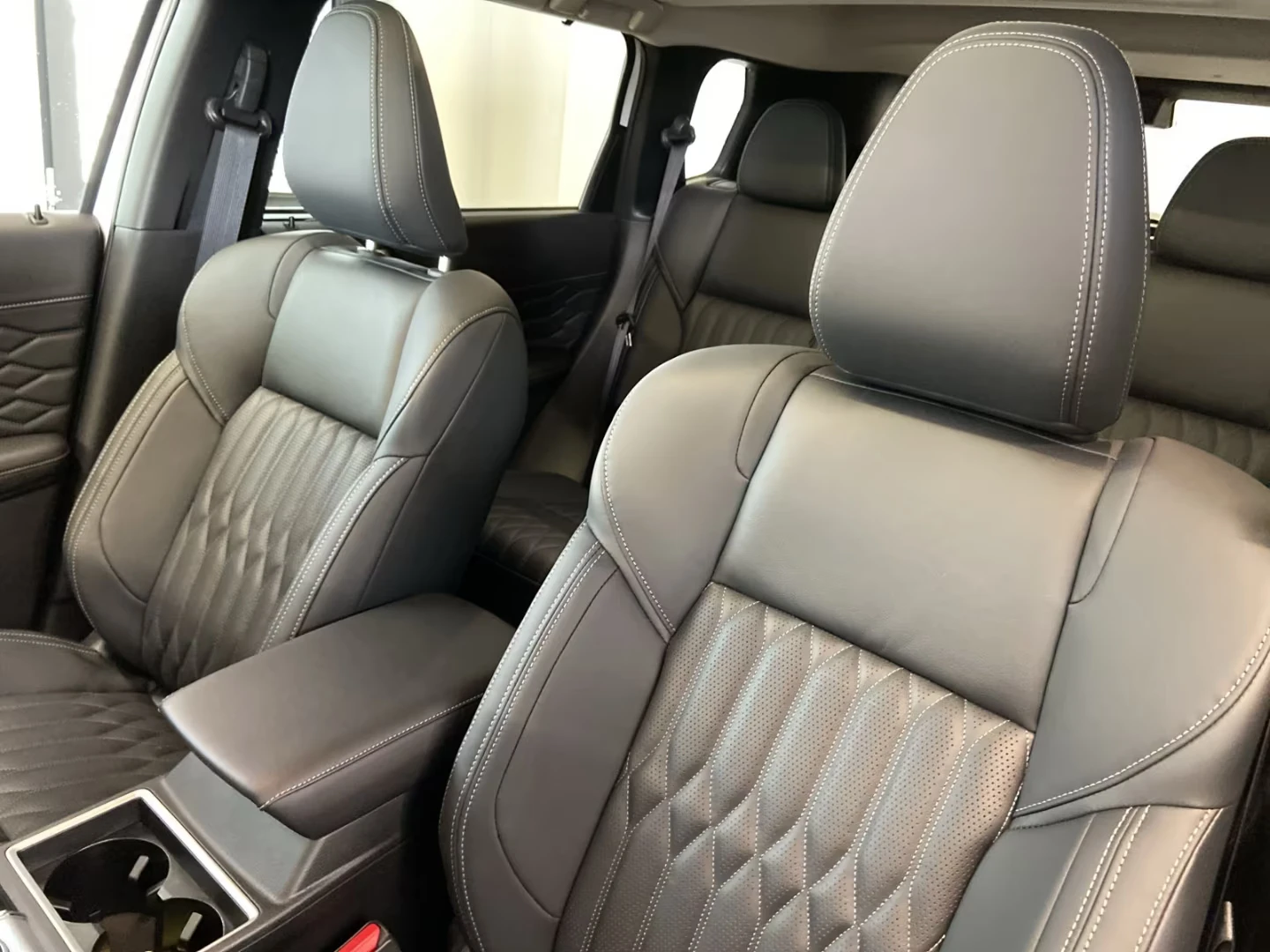 Mitsubishi Outlander 2.4PHEV/306HP/TOP/PANO/360/HUD/MEMO/YAMAHA/666gpr, снимка 9 - Автомобили и джипове - 52739841