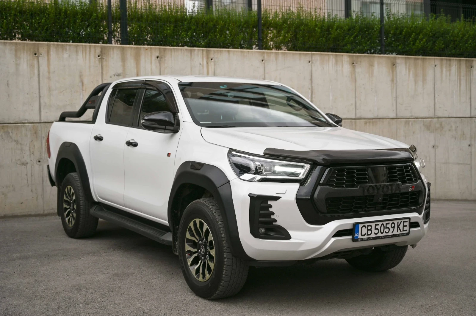 Toyota Hilux GR Sport, снимка 3 - Автомобили и джипове - 54636944