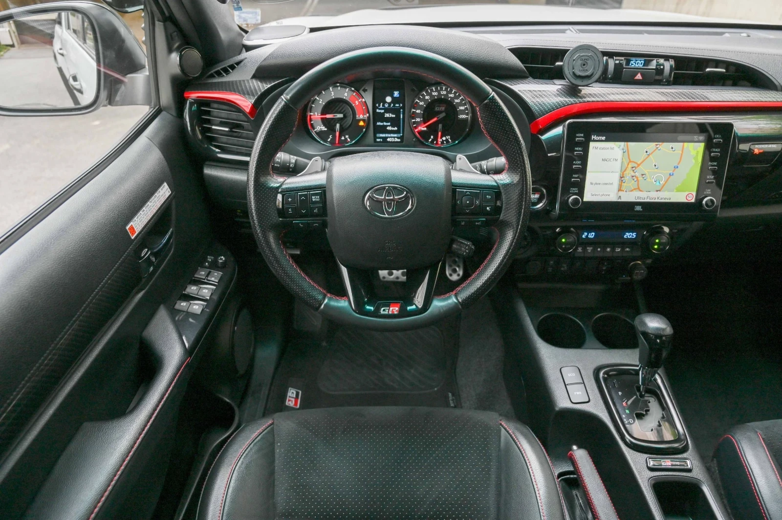 Toyota Hilux GR Sport, снимка 6 - Автомобили и джипове - 54636944