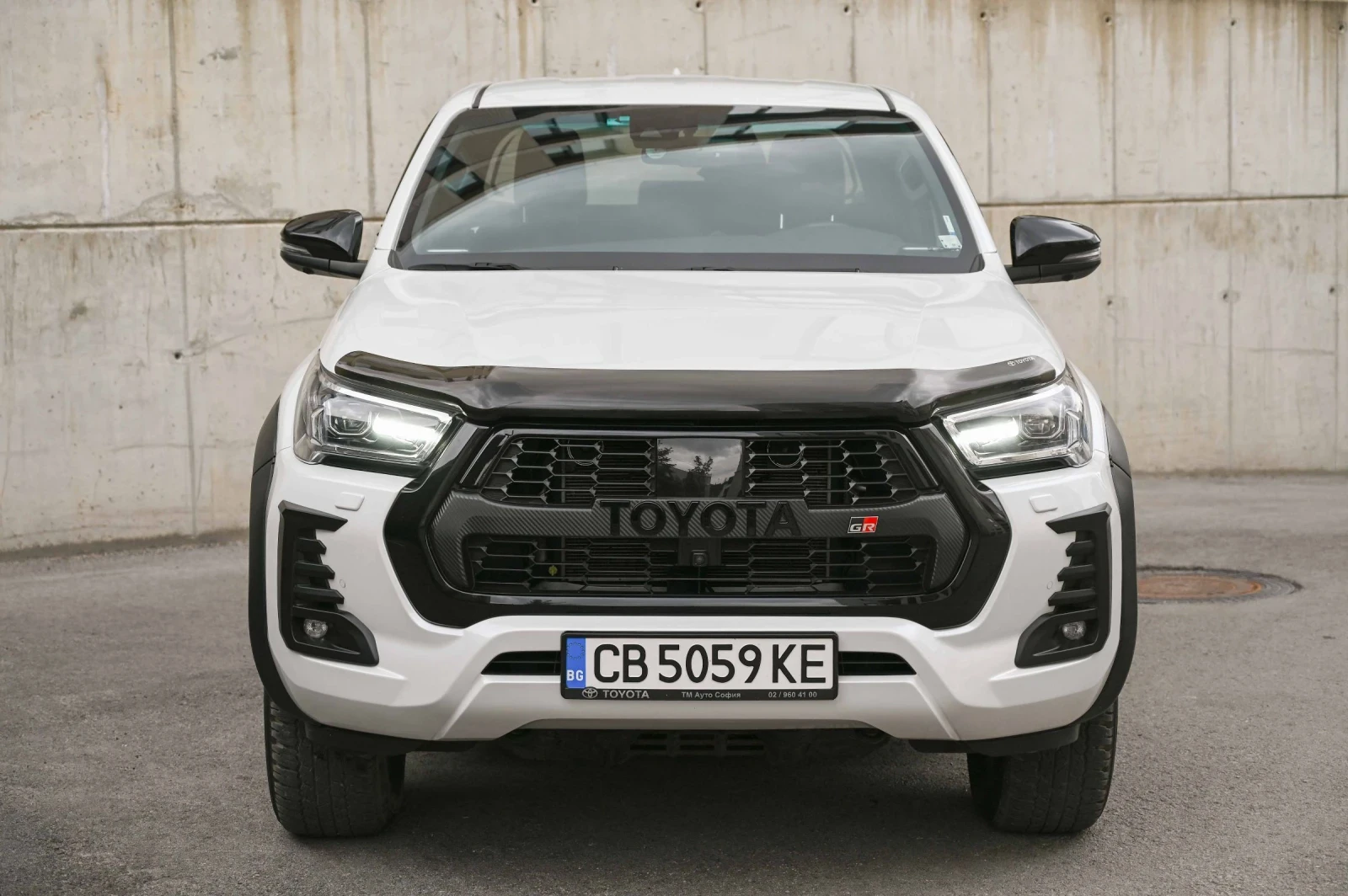 Toyota Hilux GR Sport, снимка 2 - Автомобили и джипове - 54636944