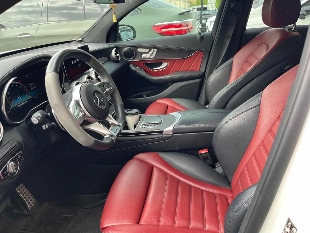 Mercedes-Benz GLC 43 AMG | CARFAX | БЕЗ ПЪРВОНАЧАЛНА ВНОСКА, снимка 8 - Автомобили и джипове - 55106019