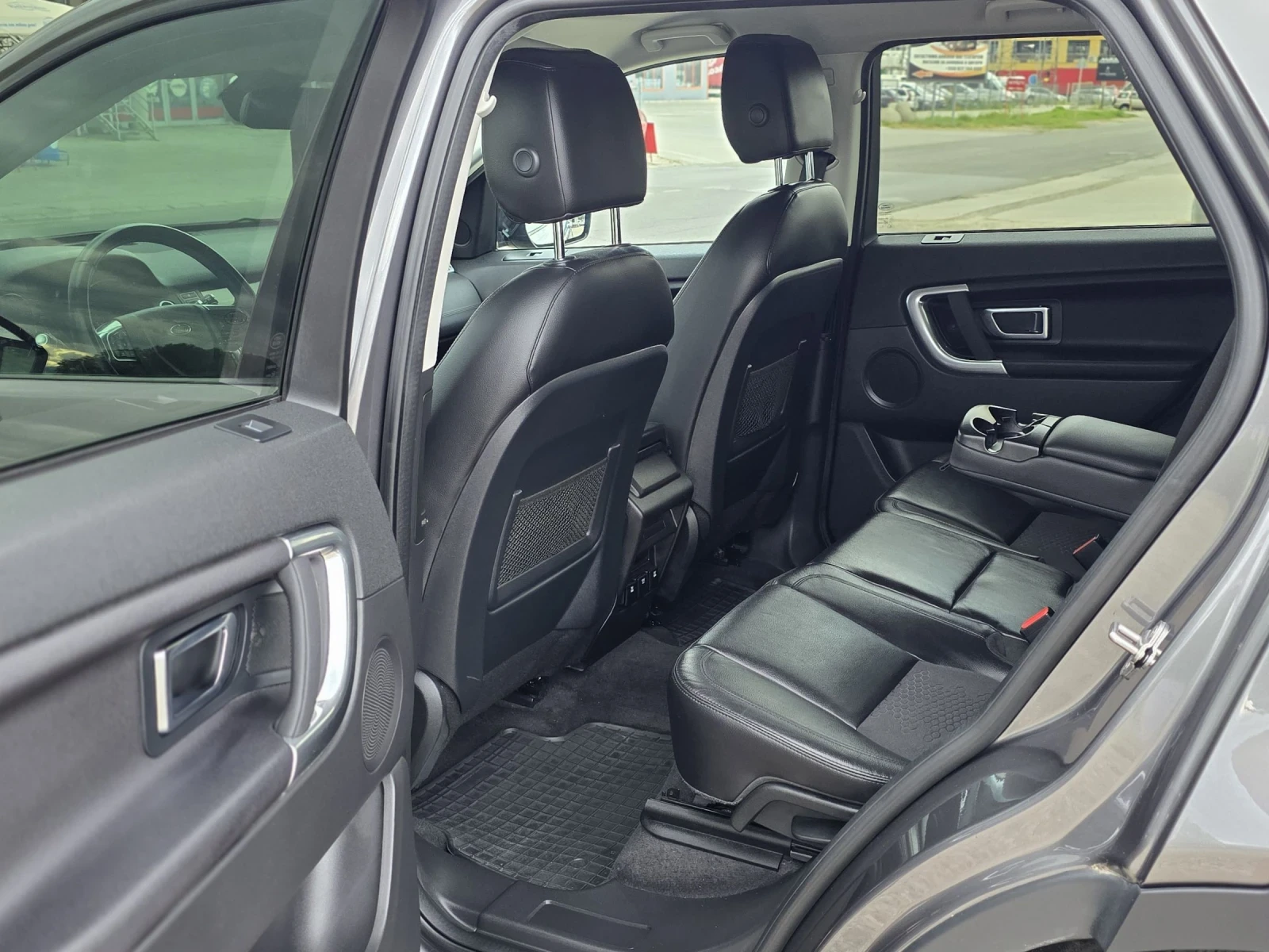 Land Rover Discovery Sport 2.0 TD4 * 150k.c. * 4X4 Като Нова, снимка 10 - Автомобили и джипове - 55157325