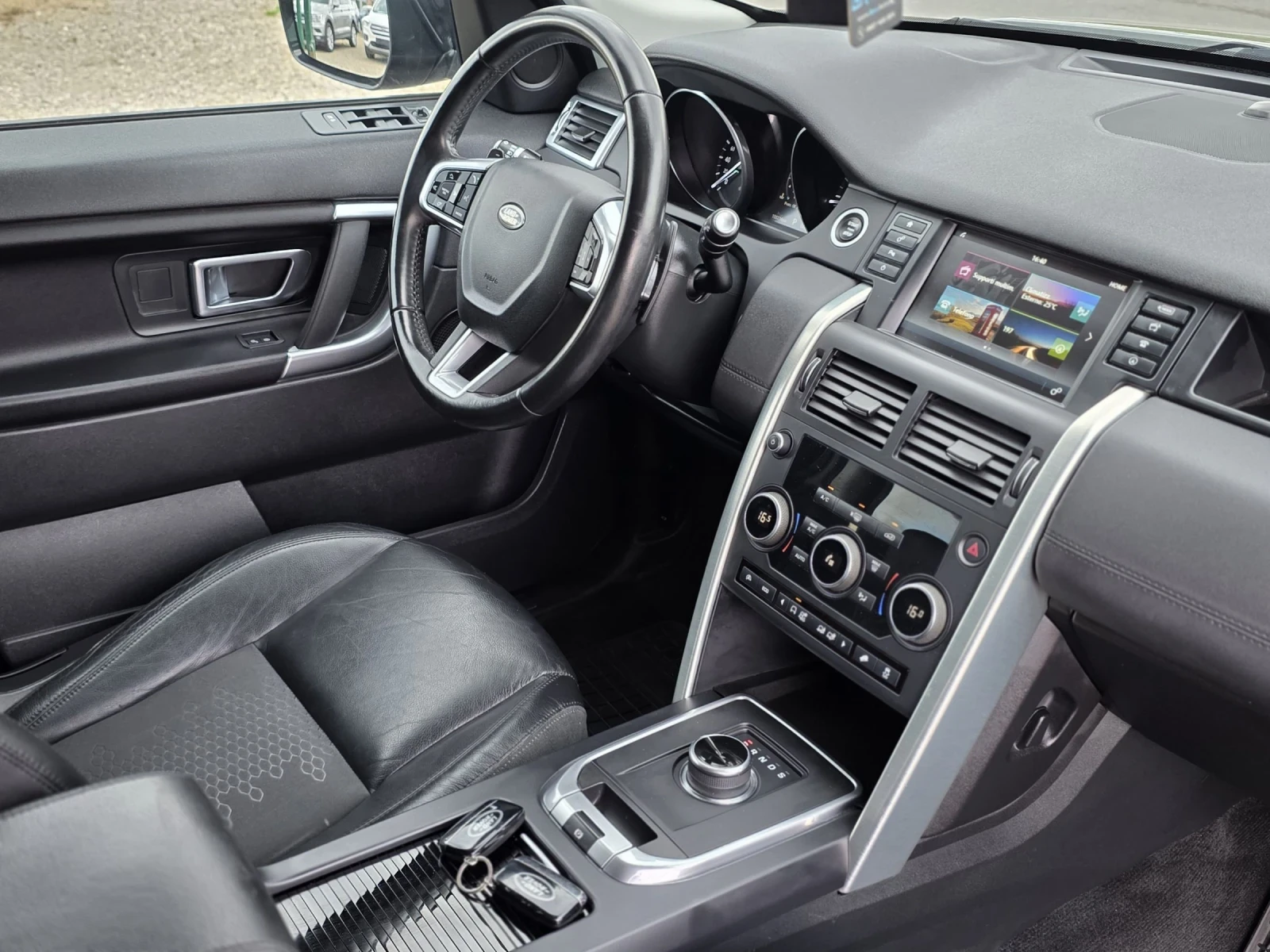 Land Rover Discovery Sport 2.0 TD4 * 150k.c. * 4X4 Като Нова, снимка 14 - Автомобили и джипове - 55157325