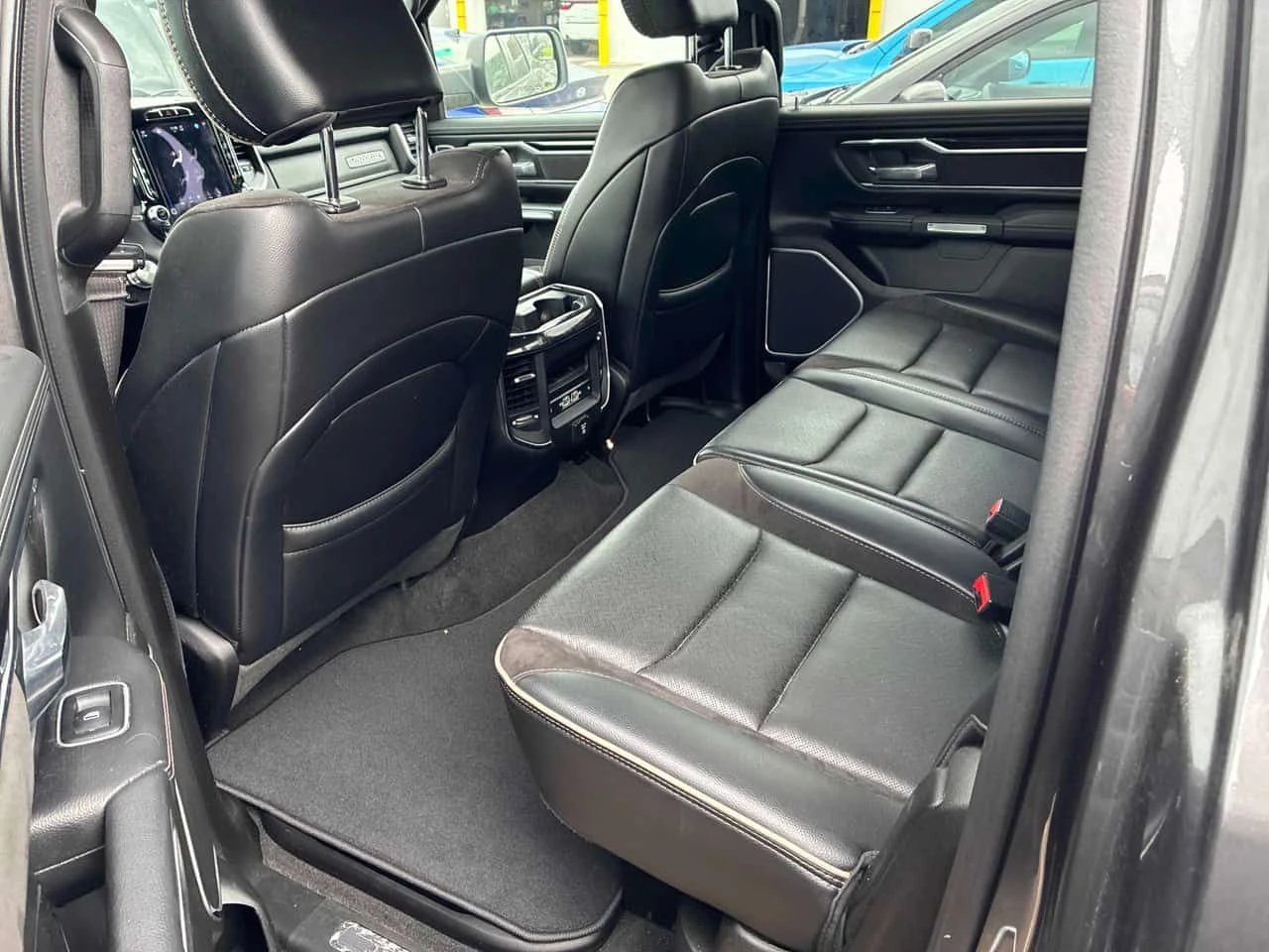 Dodge RAM 1500 * Laramie * АВТОКРЕДИТ БЕЗ ПЪРВОНАЧАЛНА ВНОСКА* , снимка 11 - Автомобили и джипове - 55373857