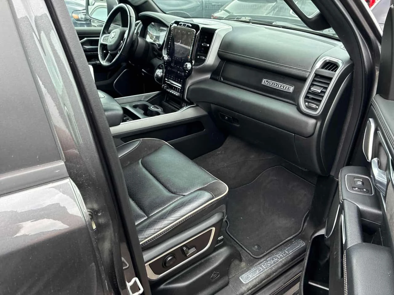 Dodge RAM 1500 * Laramie * АВТОКРЕДИТ БЕЗ ПЪРВОНАЧАЛНА ВНОСКА* , снимка 13 - Автомобили и джипове - 55373857