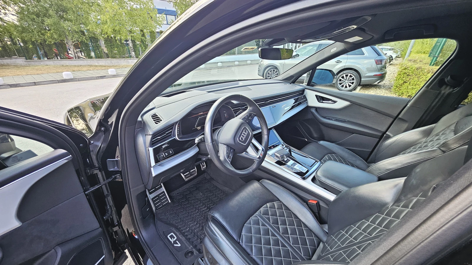 Audi Q7 Гаранционен, снимка 8 - Автомобили и джипове - 56041183