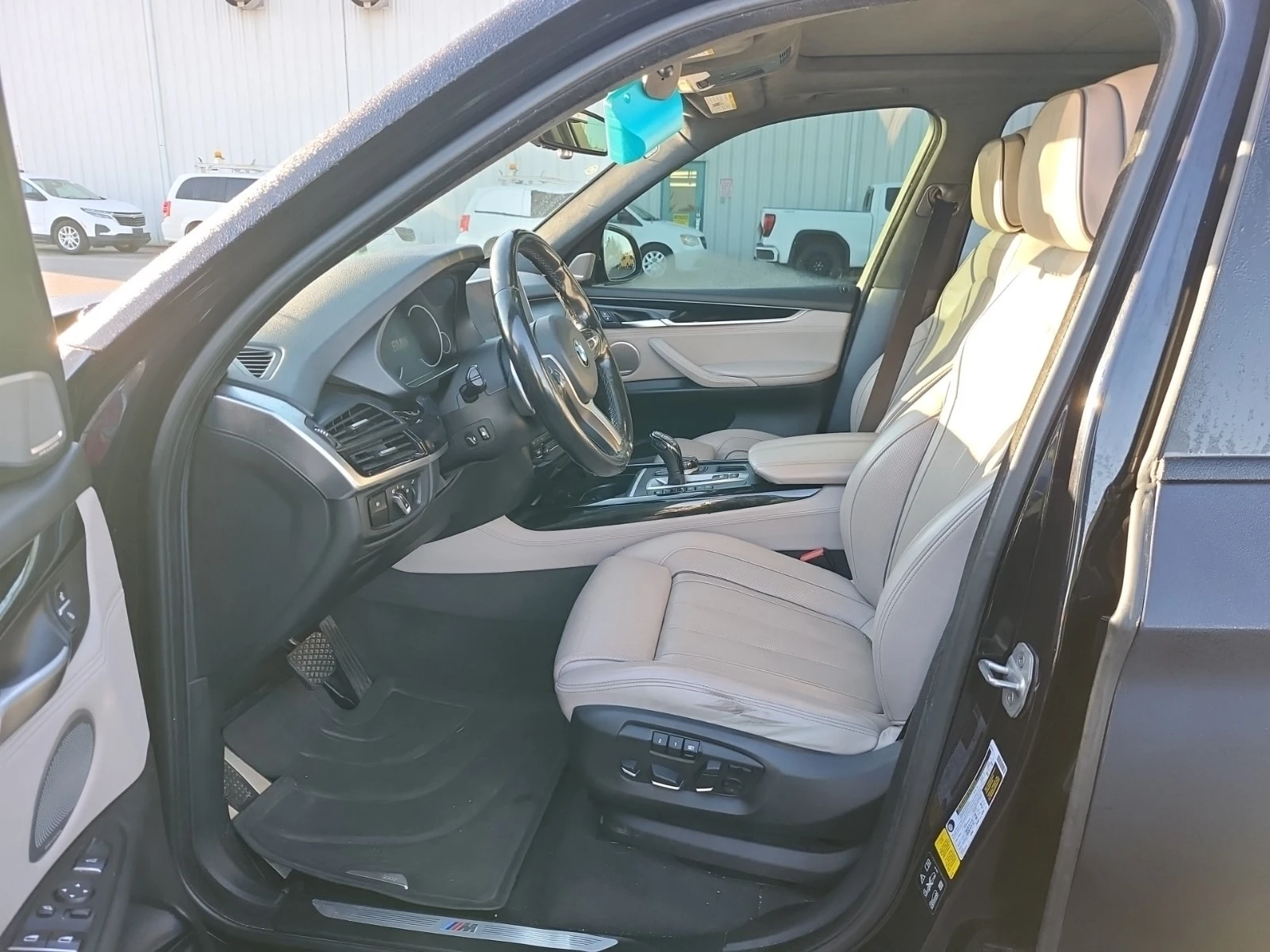 BMW X5 * Xdrive50i * АВТОКРЕДИТ БЕЗ ПЪРВОНАЧАЛНА ВНОСКА* , снимка 3 - Автомобили и джипове - 56049776