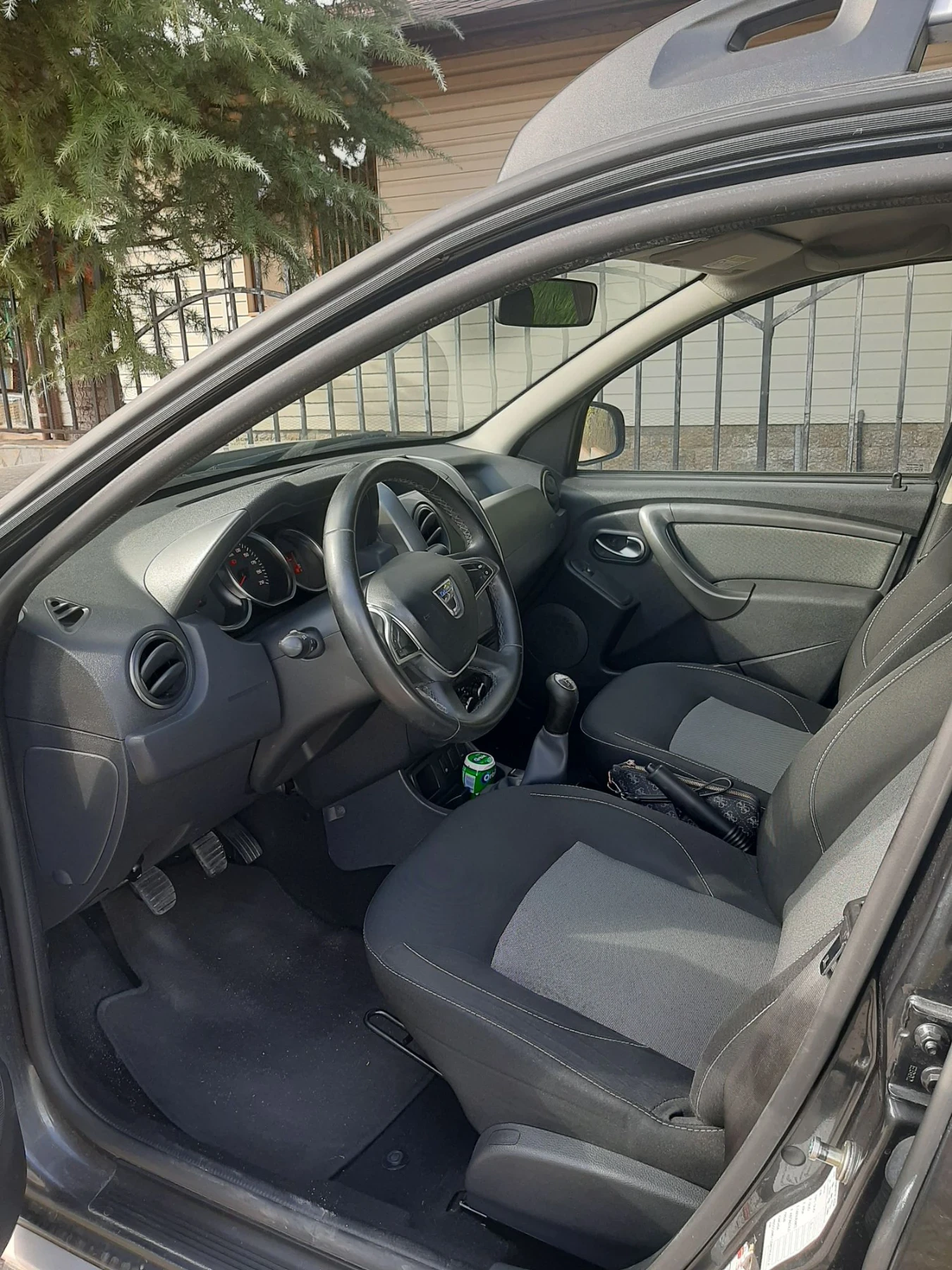 Dacia Duster 1.6GPL 115K.C, снимка 6 - Автомобили и джипове - 56677321