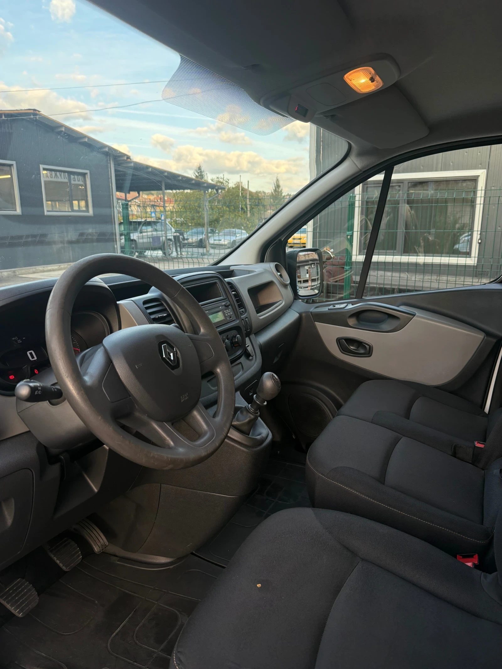 Renault Trafic L2H1, снимка 9 - Бусове и автобуси - 56378516