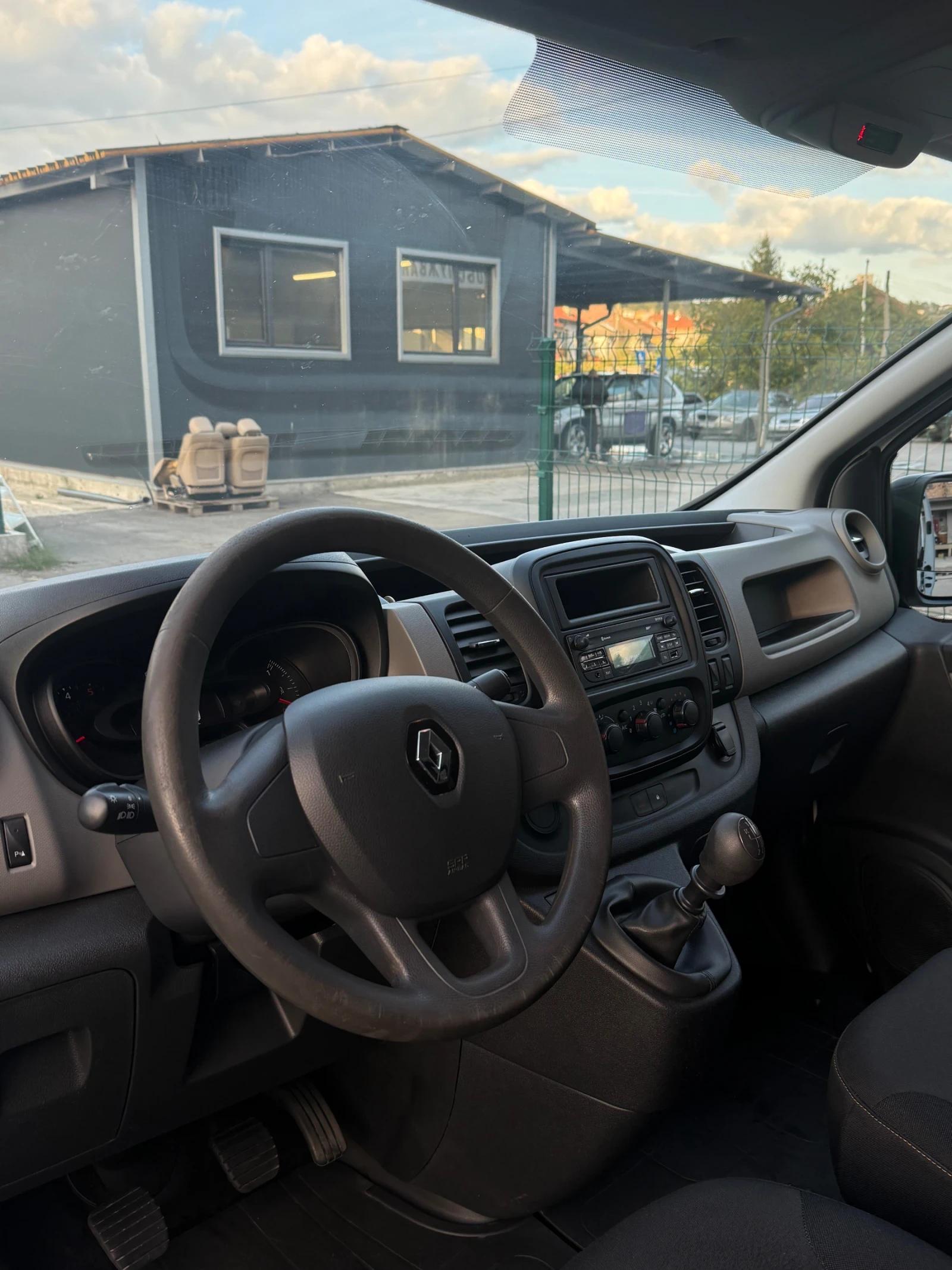 Renault Trafic L2H1, снимка 10 - Бусове и автобуси - 56378516