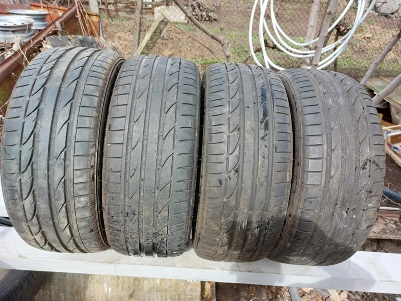 Гуми Летни 235/45R18, снимка 1 - Гуми и джанти - 36664552