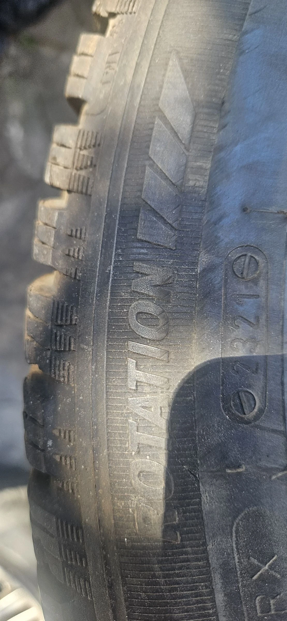 Гуми Всесезонни 225/45R18, снимка 5 - Гуми и джанти - 52792474