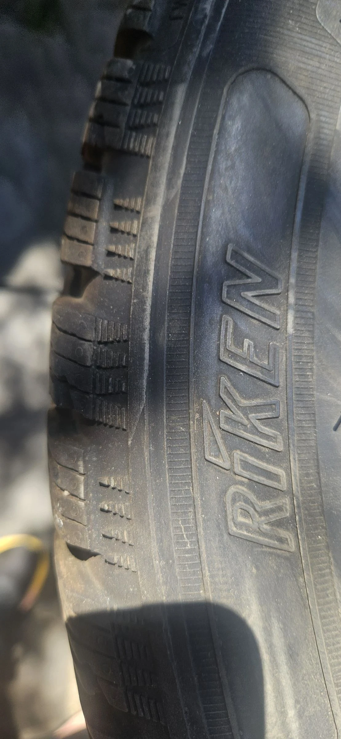 Гуми Всесезонни 225/45R18, снимка 3 - Гуми и джанти - 52792474