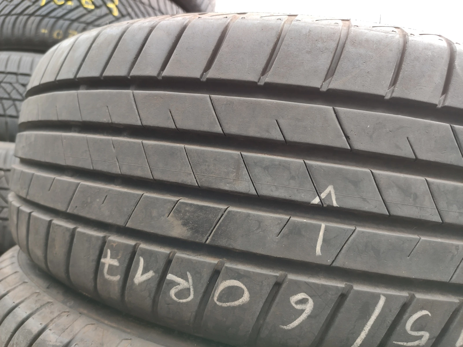 Гуми Летни 215/60R17, снимка 2 - Гуми и джанти - 55497135
