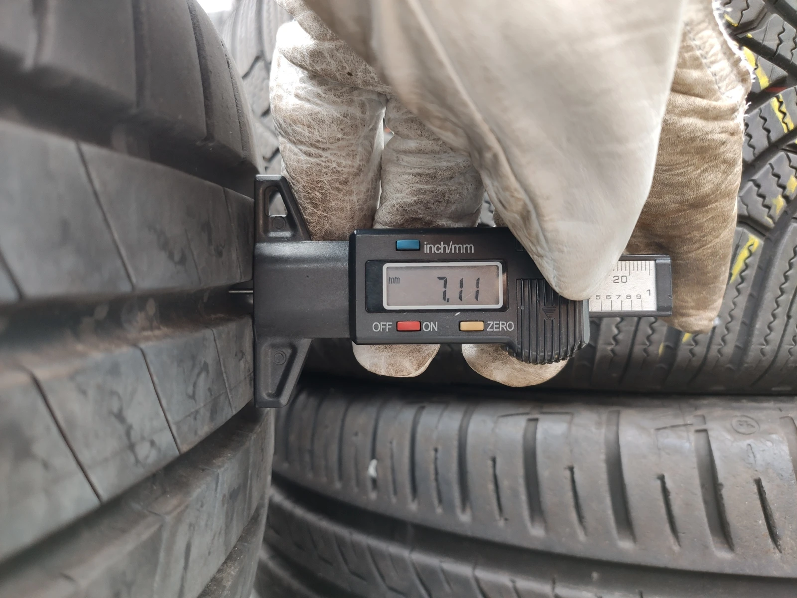 Гуми Летни 215/60R17, снимка 4 - Гуми и джанти - 55497135