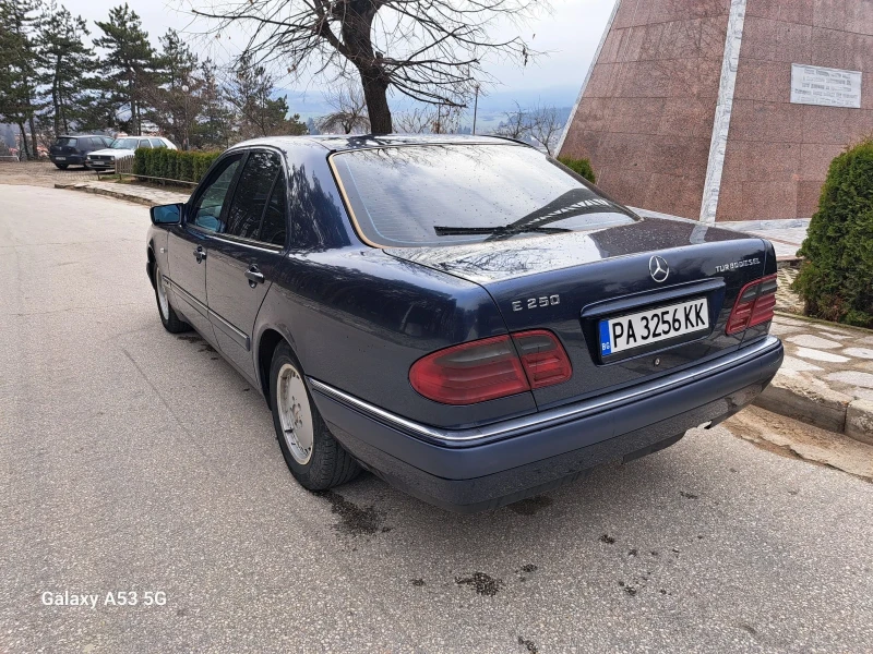 Mercedes-Benz E 250 2.5TD, снимка 3 - Автомобили и джипове - 48088772