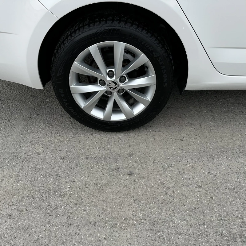 Skoda Octavia 1.6-TDI-172.000km-ORIGINAL-TOP-NEW-NAVI-LED, снимка 7 - Автомобили и джипове - 50471260