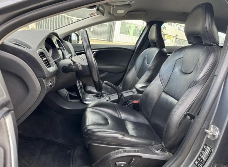 Volvo V40 2.0, снимка 8 - Автомобили и джипове - 52782041